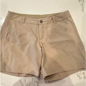 Patagonia NEW without tags happy hike shorts size 4